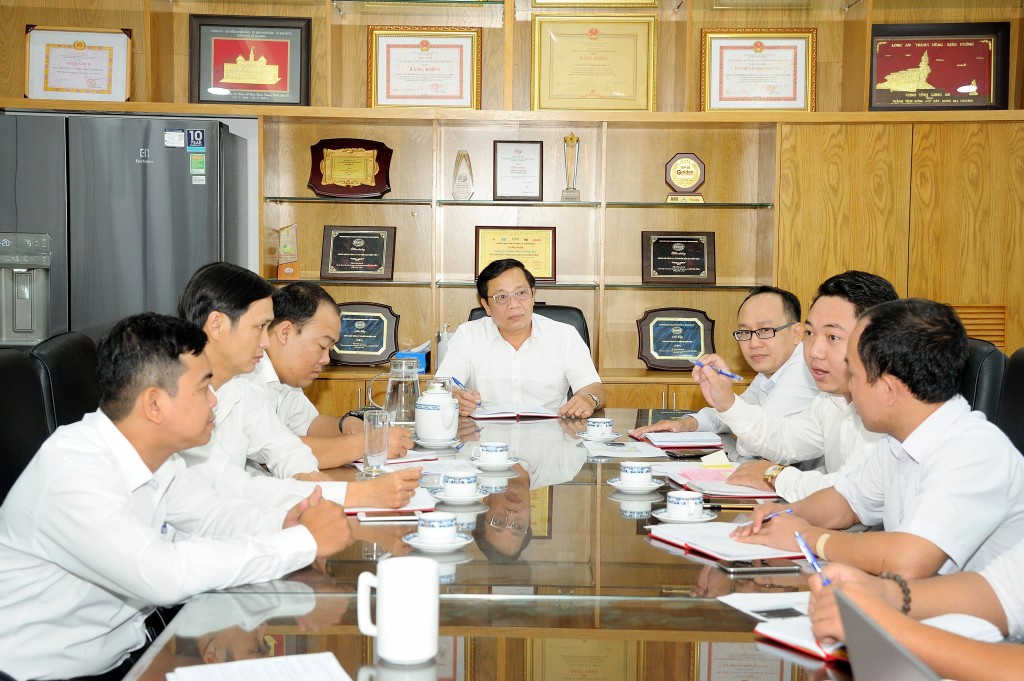A meeting to implement the project's activities at Mien Tay bus station